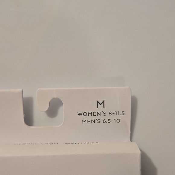 ALO Yoga Light Pink Unisex Half-Crew Socks - Picture 2 of 3